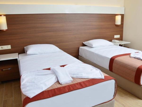 Sunway club otel : photo 3 de la chambre chambre double avec balcon - vue sur mer