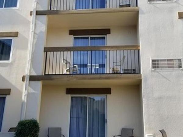 Club Hotel Nashville Inn & Suites : photo 3 de la chambre chambre lit king-size deluxe avec balcon/terrasse