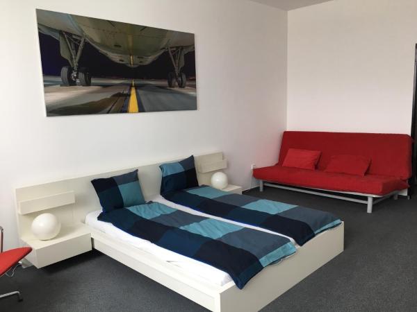 AeroRooms : photo 3 de la chambre chambre triple - accessible uniquement depuis la zone de transit - terminal 1