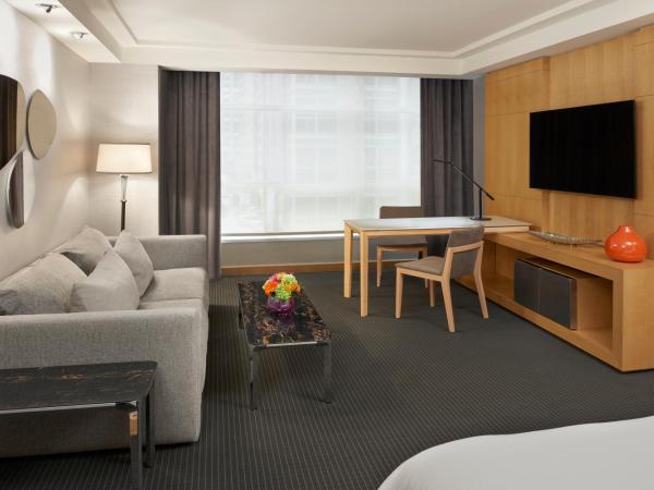 SoHo Hotel Toronto : photo 5 de la chambre chambre lit king-size premier de luxe