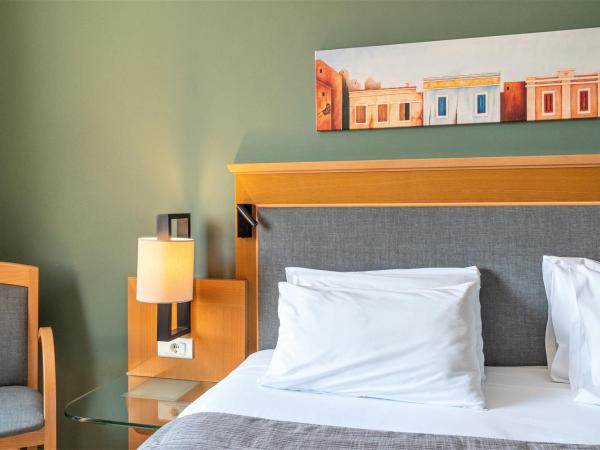 Plaka Hotel : photo 2 de la chambre chambre double ou lits jumeaux de luxe - vue sur acropole 