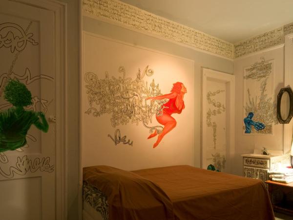 Carlton Arms Hotel : photo 1 de la chambre chambre triple avec salle de bains commune