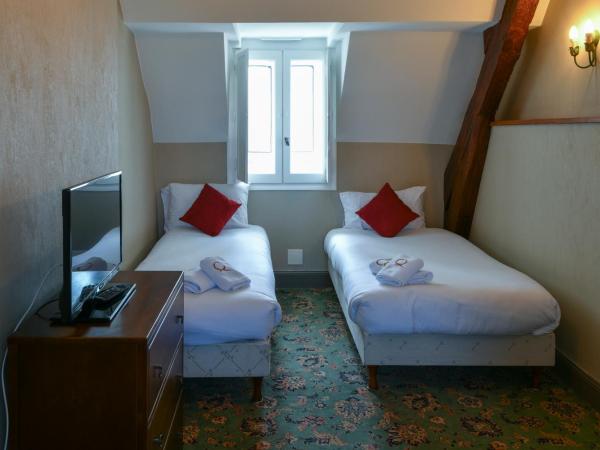 Hotel De Gramont : photo 8 de la chambre suite familiale