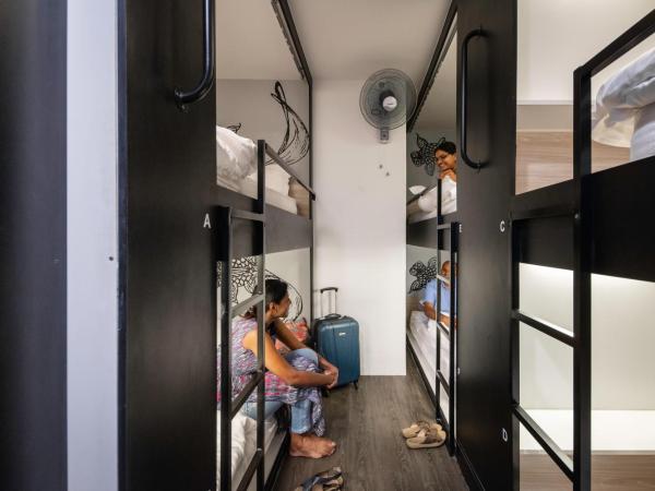 Kitez Hotel & Bunkz : photo 4 de la chambre lit dans dortoir pour femmes de 6 lits