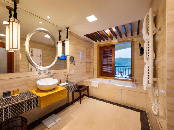 Good View Hotel Tangxia - 15 mins drive from Dongguan South Railway Station : photo 6 de la chambre chambre lit king-size deluxe - vue sur lac