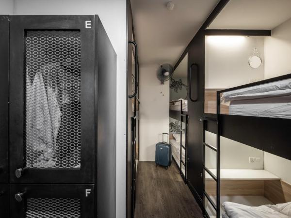 Kitez Hotel & Bunkz : photo 3 de la chambre lit dans dortoir pour femmes de 6 lits