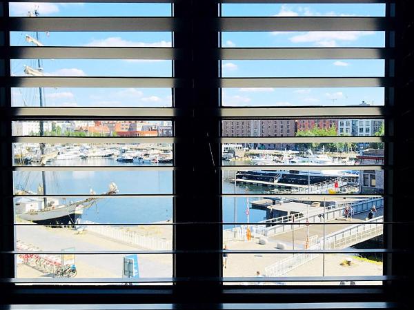 U Eat & Sleep Antwerp : photo 9 de la chambre chambre double supérieure avec baignoire et douche à effet pluie