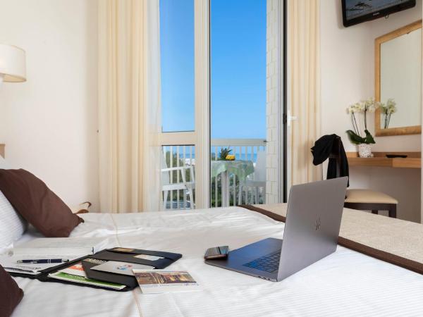 Hotel Ghirlandina : photo 2 de la chambre classic double or twin room with  lateral sea view