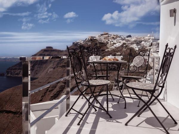 Hotel Thireas : photo 3 de la chambre chambre double grotte avec terrasse commune