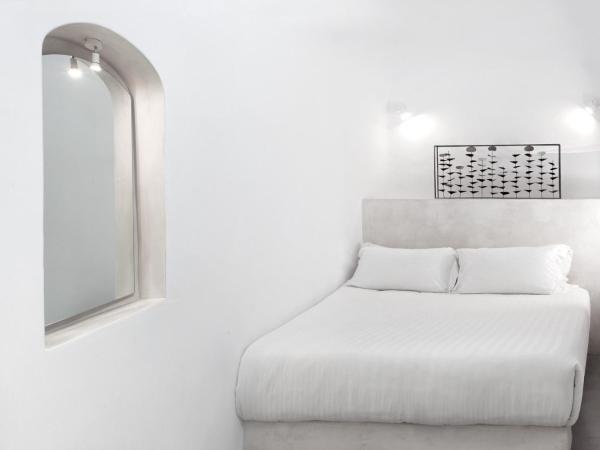 Hotel Thireas : photo 6 de la chambre chambre double grotte avec terrasse commune