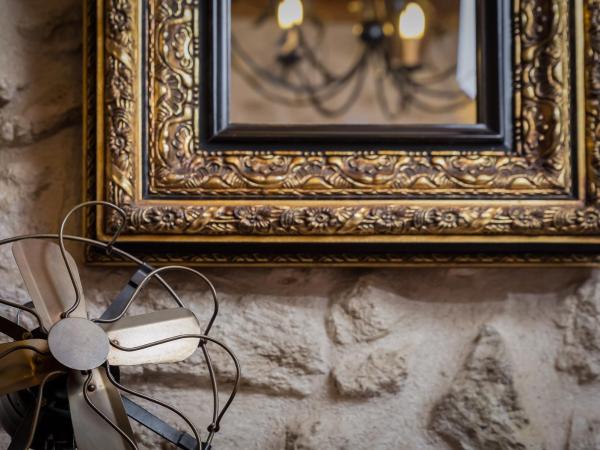 Avli Lounge Apartments : photo 2 de la chambre suite penthouse avec baignoire spa