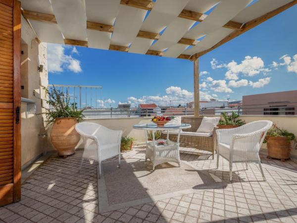 Avli Lounge Apartments : photo 4 de la chambre suite penthouse avec baignoire spa