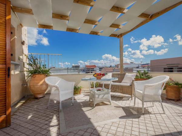 Avli Lounge Apartments : photo 6 de la chambre suite penthouse avec baignoire spa