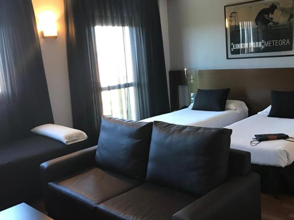 TaCH Madrid Airport : photo 4 de la chambre chambre triple avec baignoire