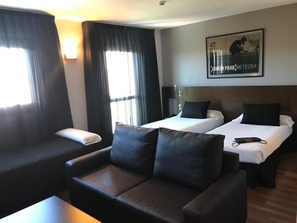 TaCH Madrid Airport : photo 2 de la chambre chambre triple avec baignoire