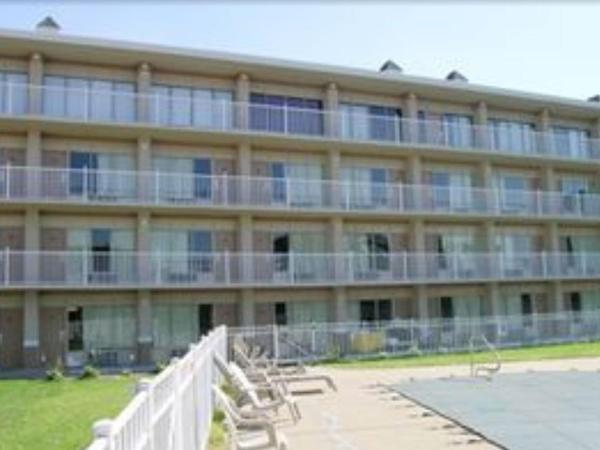 Ambassadors Inn & Suites : photo 5 de la chambre chambre de luxe avec 2 lits queen-size - non-fumeurs