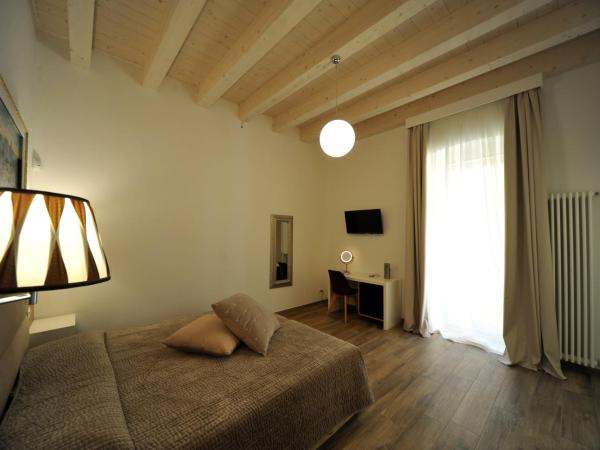 B&B Palazzo San Michele : photo 5 de la chambre chambre double ou lits jumeaux supérieure avec vue sur ville