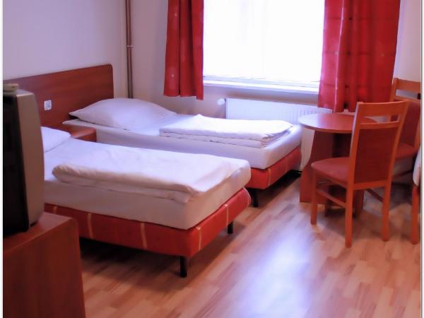 City Hostel : photo 9 de la chambre chambre lits jumeaux
