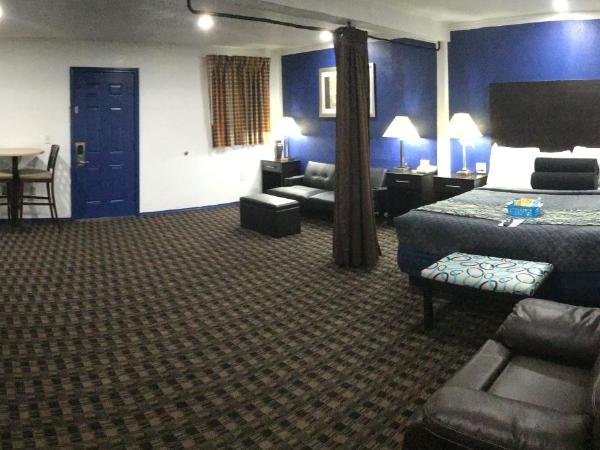 Budget Inn & Suites : photo 6 de la chambre suite lit king-size avec baignoire spa