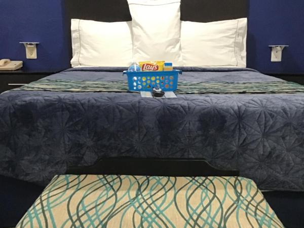 Budget Inn & Suites : photo 2 de la chambre suite lit queen-size deluxe