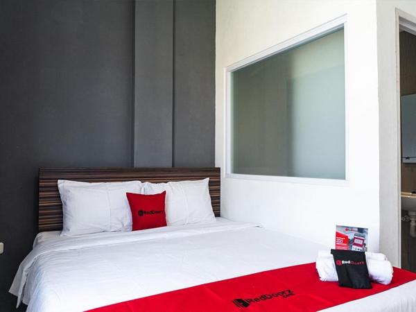 RedDoorz near Seasons City Mall : photo 1 de la chambre chambre double