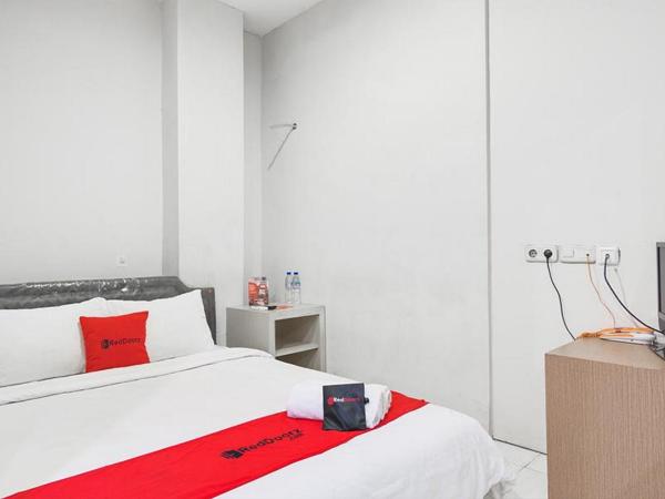 RedDoorz at Siwalankerto Surabaya : photo 2 de la chambre chambre double