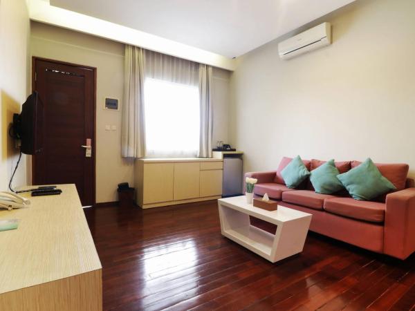 Pejaten Valley Residence : photo 6 de la chambre chambre lit king-size