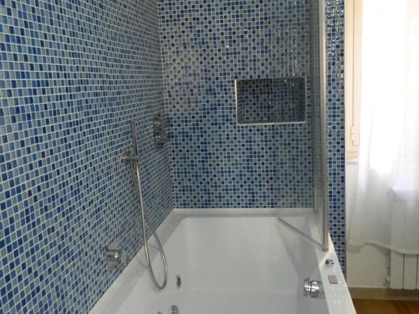 LE STANZE DI LUCA : photo 7 de la chambre chambre double avec baignoire spa