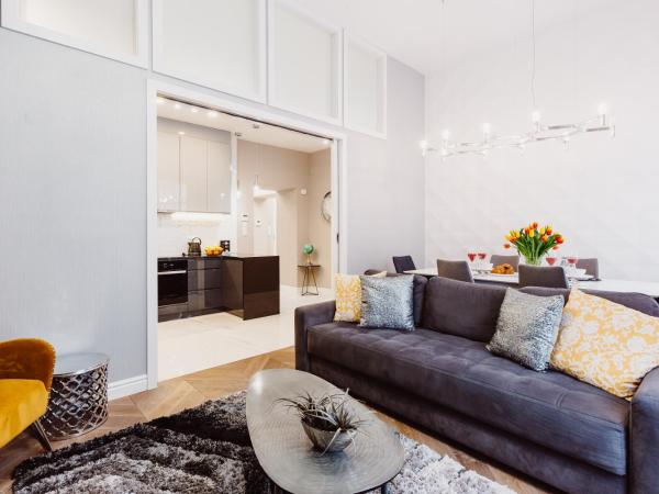 Z14 Boutique Residence - Krakow Old Town : photo 5 de la chambre suite 1 chambre deluxe avec lit king-size et climatisation