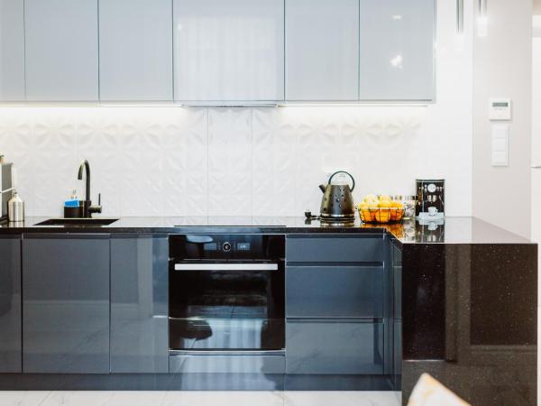 Z14 Boutique Residence - Krakow Old Town : photo 10 de la chambre suite 1 chambre deluxe avec lit king-size et climatisation