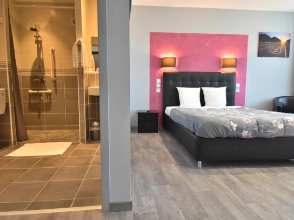 Hôtel des 2 Gares : photo 1 de la chambre chambre familiale avec salle de bains privative