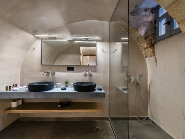 Aoria Estate Old Port : photo 7 de la chambre suite junior avec balcon