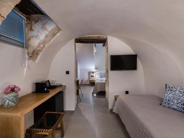 Aoria Estate Old Port : photo 6 de la chambre suite junior avec balcon