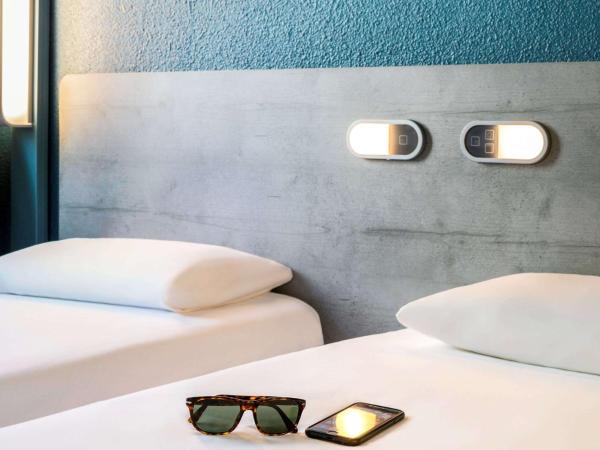 ibis budget Bordeaux Centre - Gare Saint Jean : photo 5 de la chambre chambre lits jumeaux