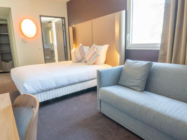 Hotel Campanile Montpellier Centre St Roch : photo 3 de la chambre chambre quadruple avec 1 lit double et 1 canapé-lit