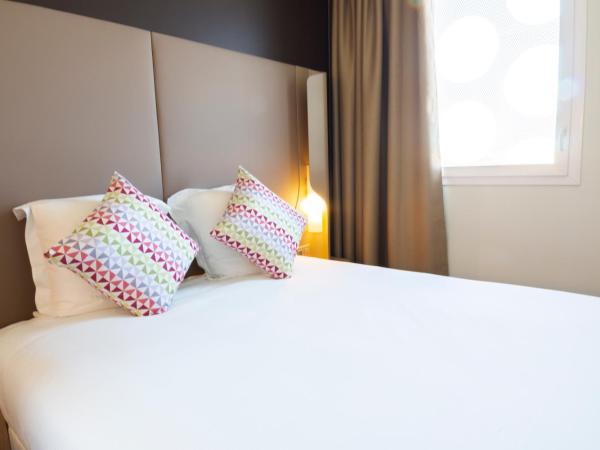 Hotel Campanile Montpellier Centre St Roch : photo 4 de la chambre chambre triple avec 1 lit double et 1 canapé-lit simple