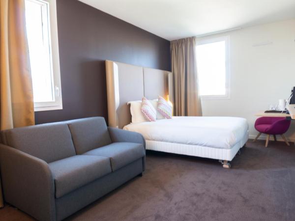 Hotel Campanile Montpellier Centre St Roch : photo 3 de la chambre chambre triple avec 1 lit double et 1 canapé-lit simple