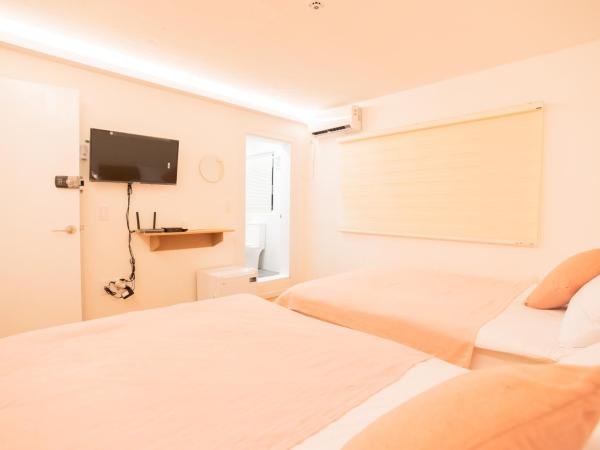 Huayuanhouse HQ in hongdae : photo 1 de la chambre chambre double supérieure avec deux lits doubles