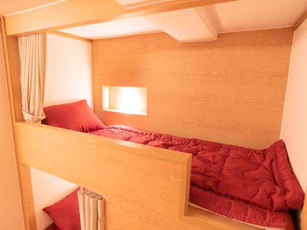 Huayuanhouse HQ in hongdae : photo 8 de la chambre lit dans dortoir pour femmes de 4 lits