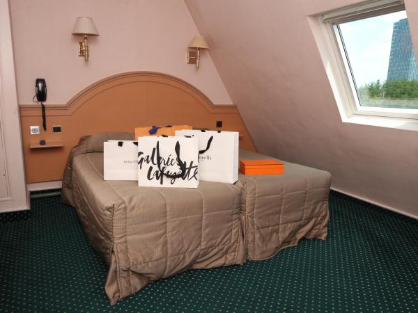 Hotel Des Arenes : photo 1 de la chambre chambre double