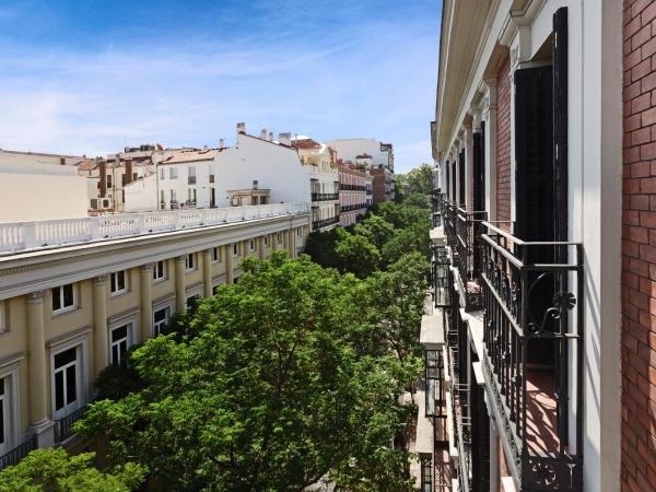 One Shot Recoletos 04 : photo 5 de la chambre chambre double ou lits jumeaux exécutive avec balcon