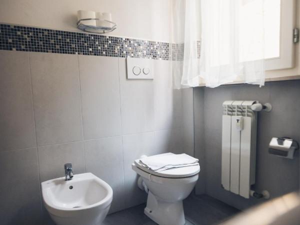 Pisacentro Guest House : photo 6 de la chambre chambre double standard avec salle de bains commune