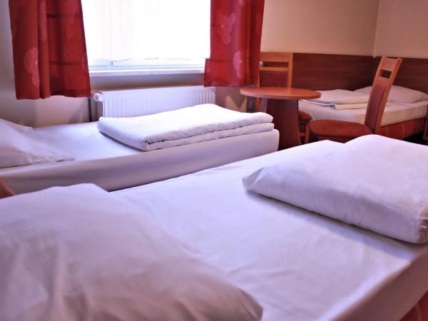 City Hostel : photo 1 de la chambre chambre triple