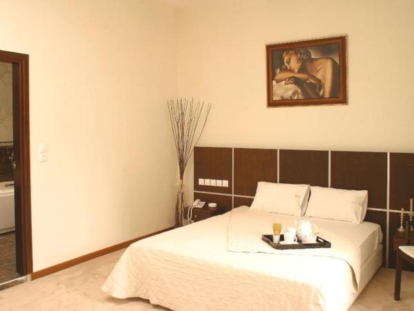 Blue Sea Hotel Alimos : photo 3 de la chambre suite avec baignoire spa