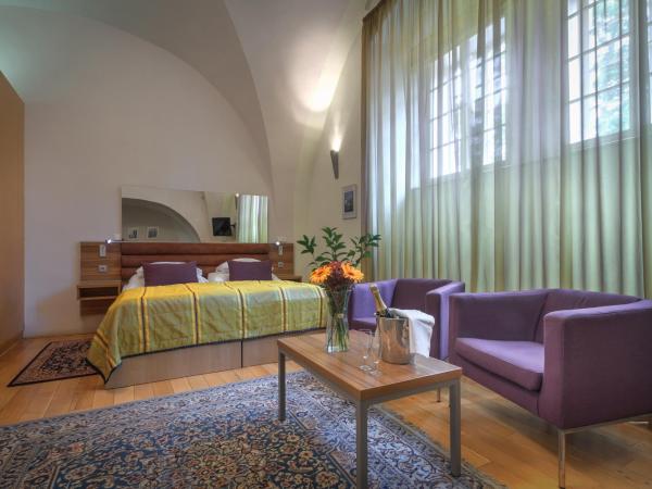 Monastery Hotel : photo 2 de la chambre chambre familiale