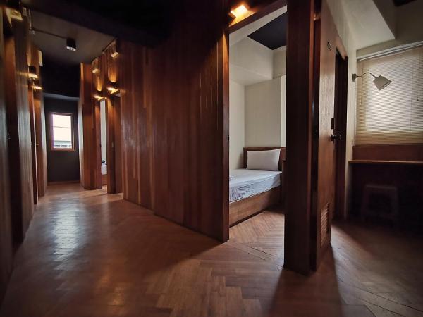 Suneta Hostel Chiangmai : photo 2 de la chambre chambre lits jumeaux avec salle de bains commune