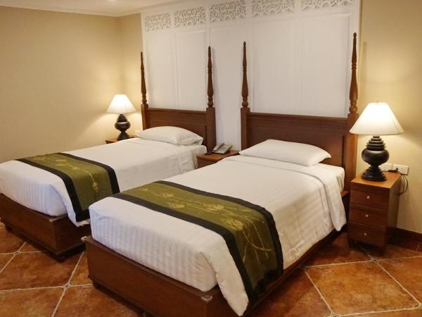Viangbua Mansion : photo 1 de la chambre king suite with balcony (twins bed)