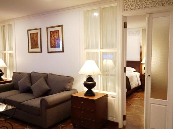 Viangbua Mansion : photo 2 de la chambre king suite with balcony (twins bed)