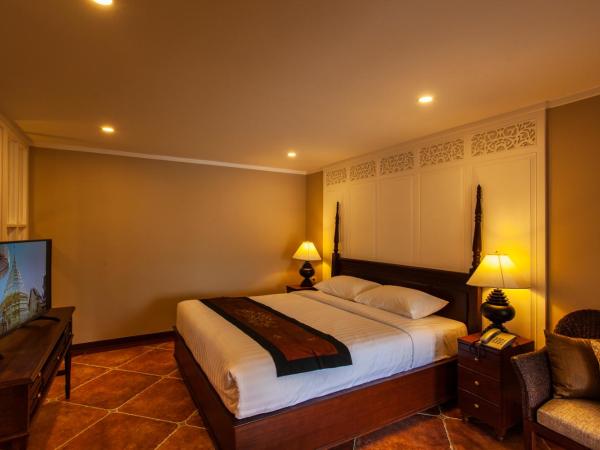 Viangbua Mansion : photo 2 de la chambre king suite with balcony (double bed)