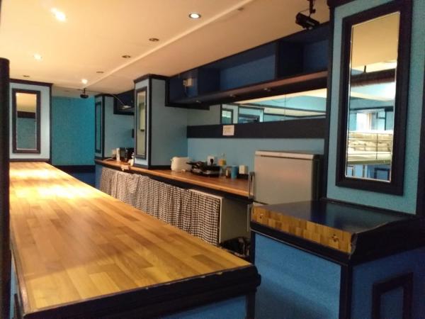 The Queens Hostel : photo 2 de la chambre lit dans dortoir mixte de 6 lits